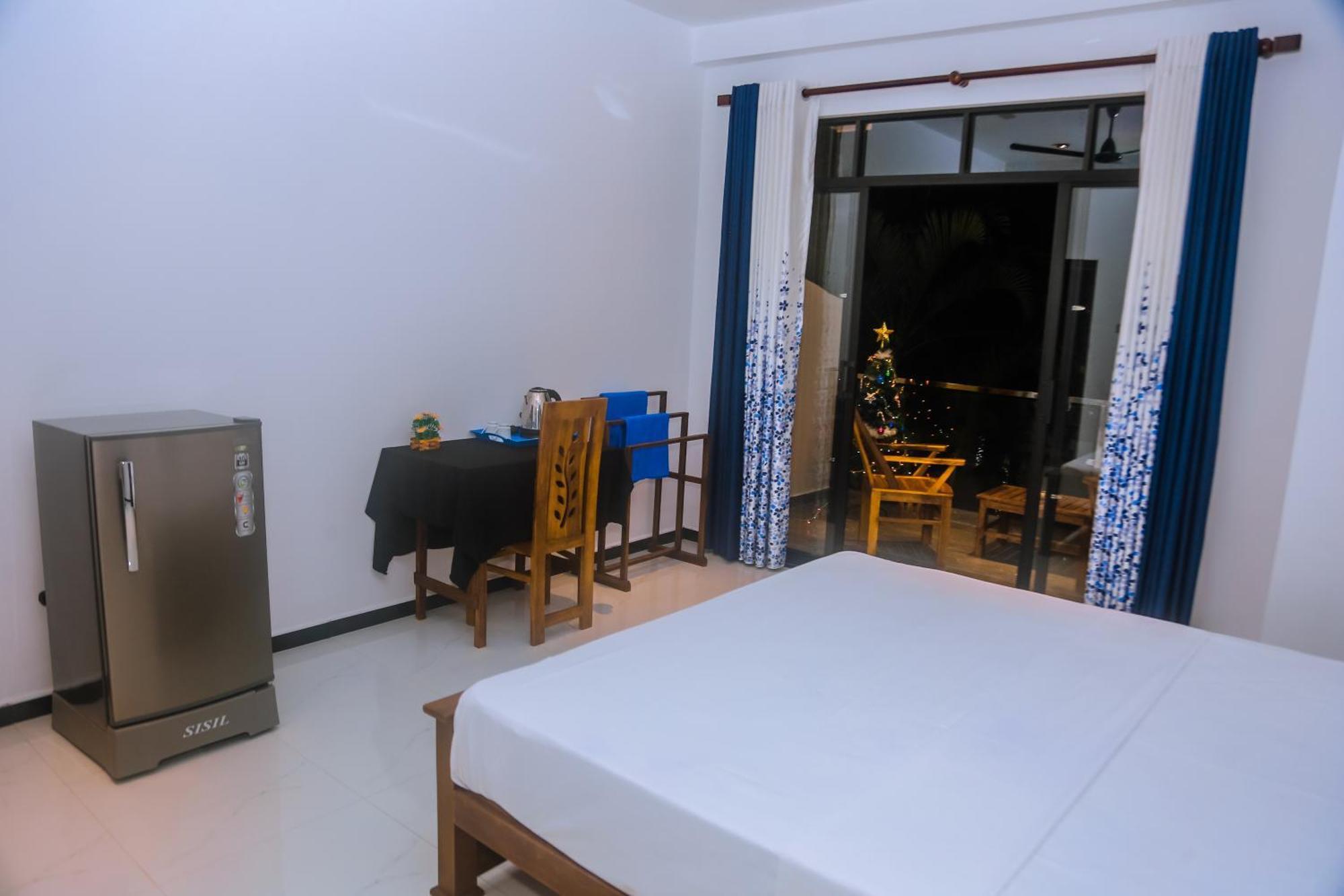 Hotel Mirissa Breeze Esterno foto