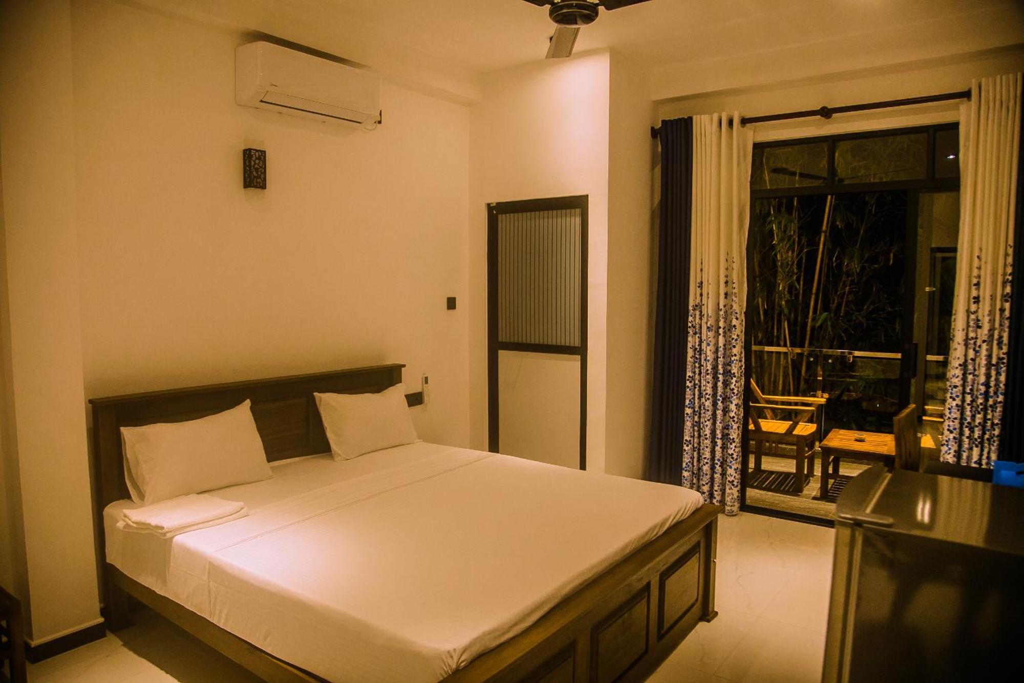 Hotel Mirissa Breeze Esterno foto