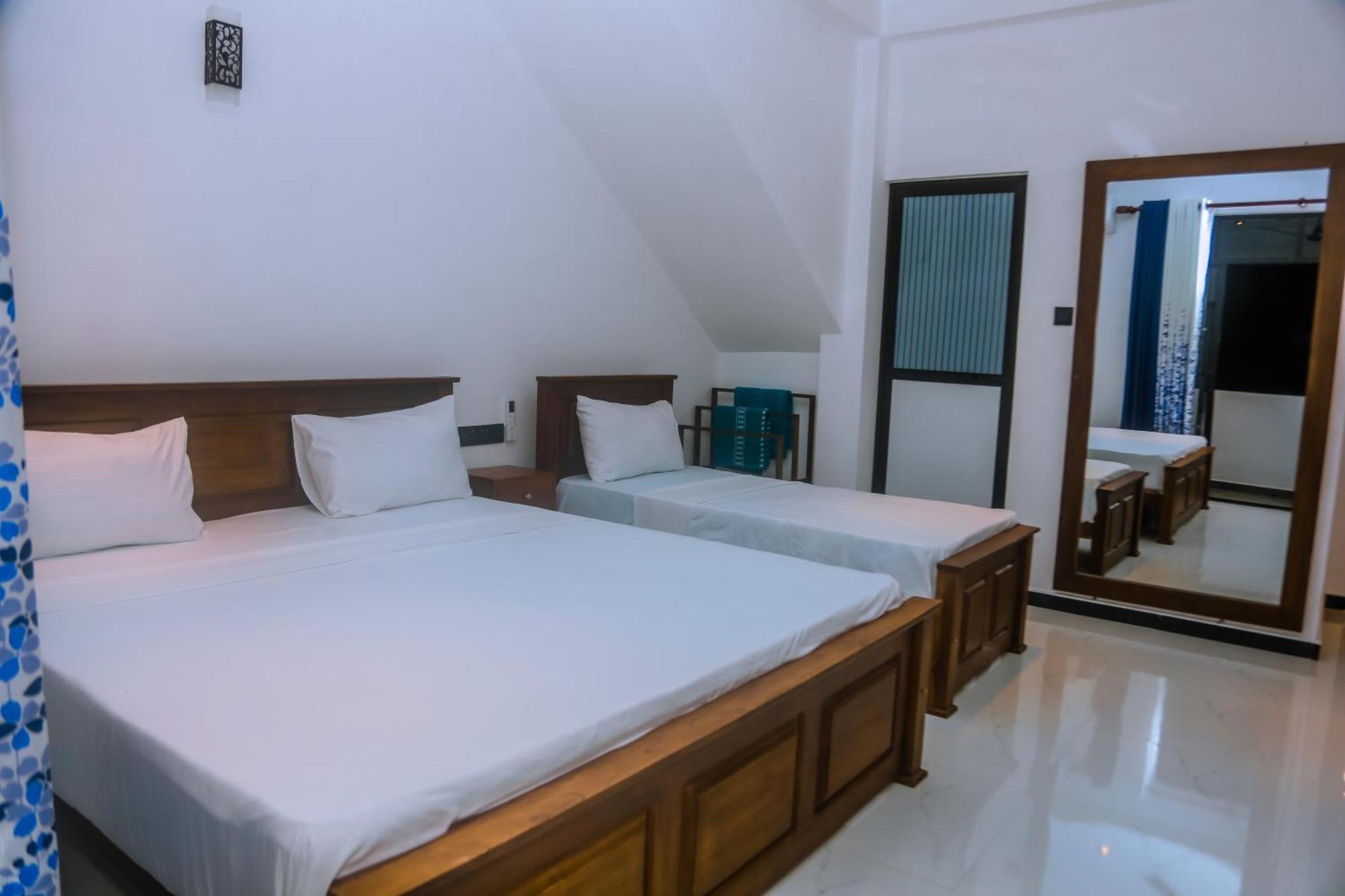 Hotel Mirissa Breeze Esterno foto