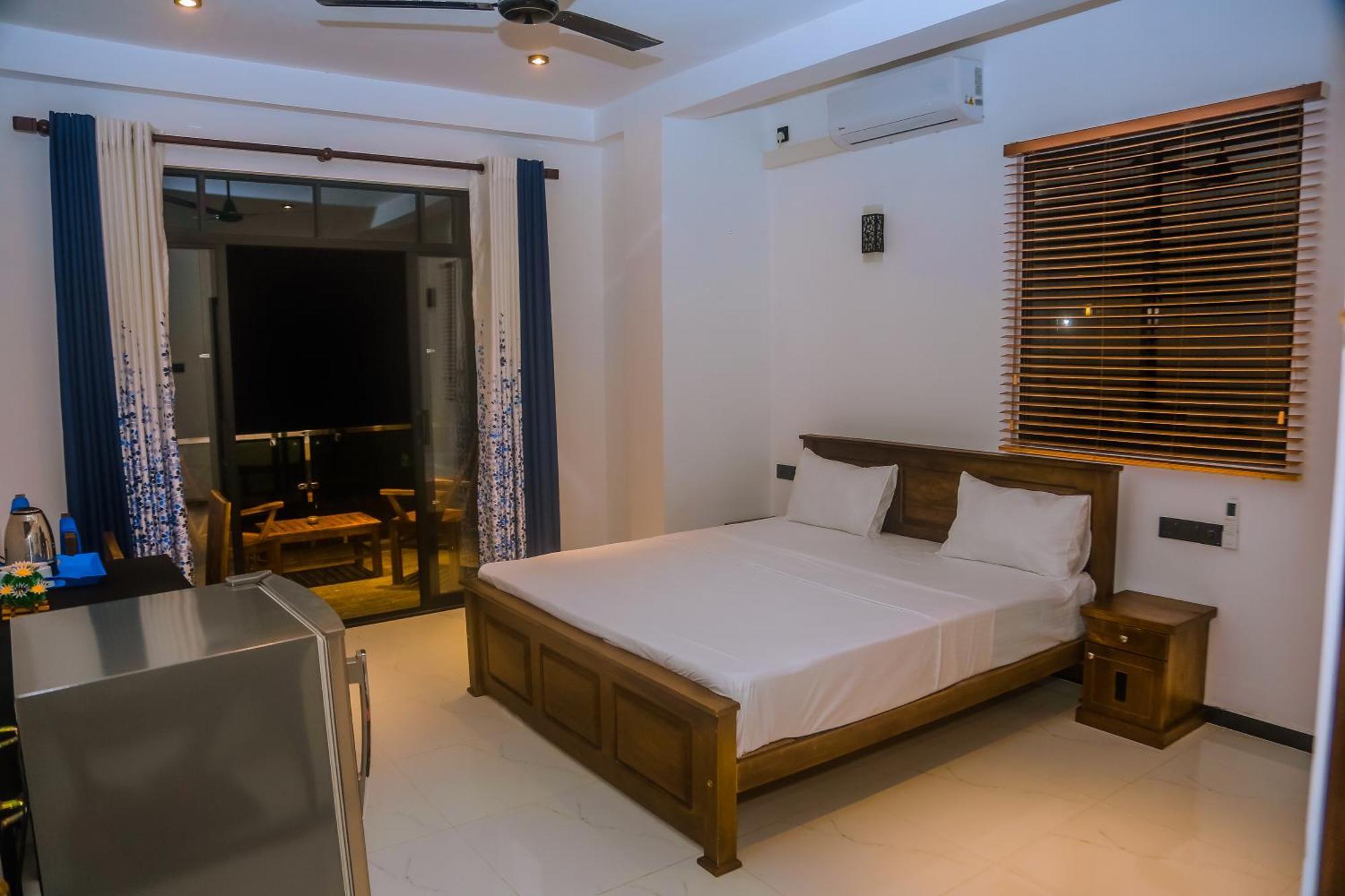 Hotel Mirissa Breeze Esterno foto