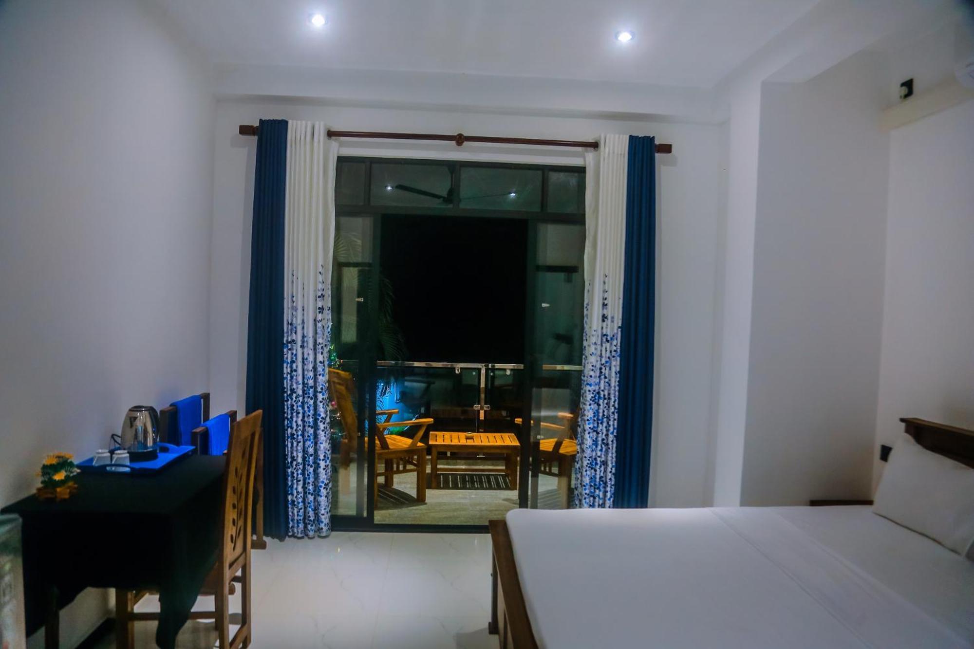 Hotel Mirissa Breeze Esterno foto