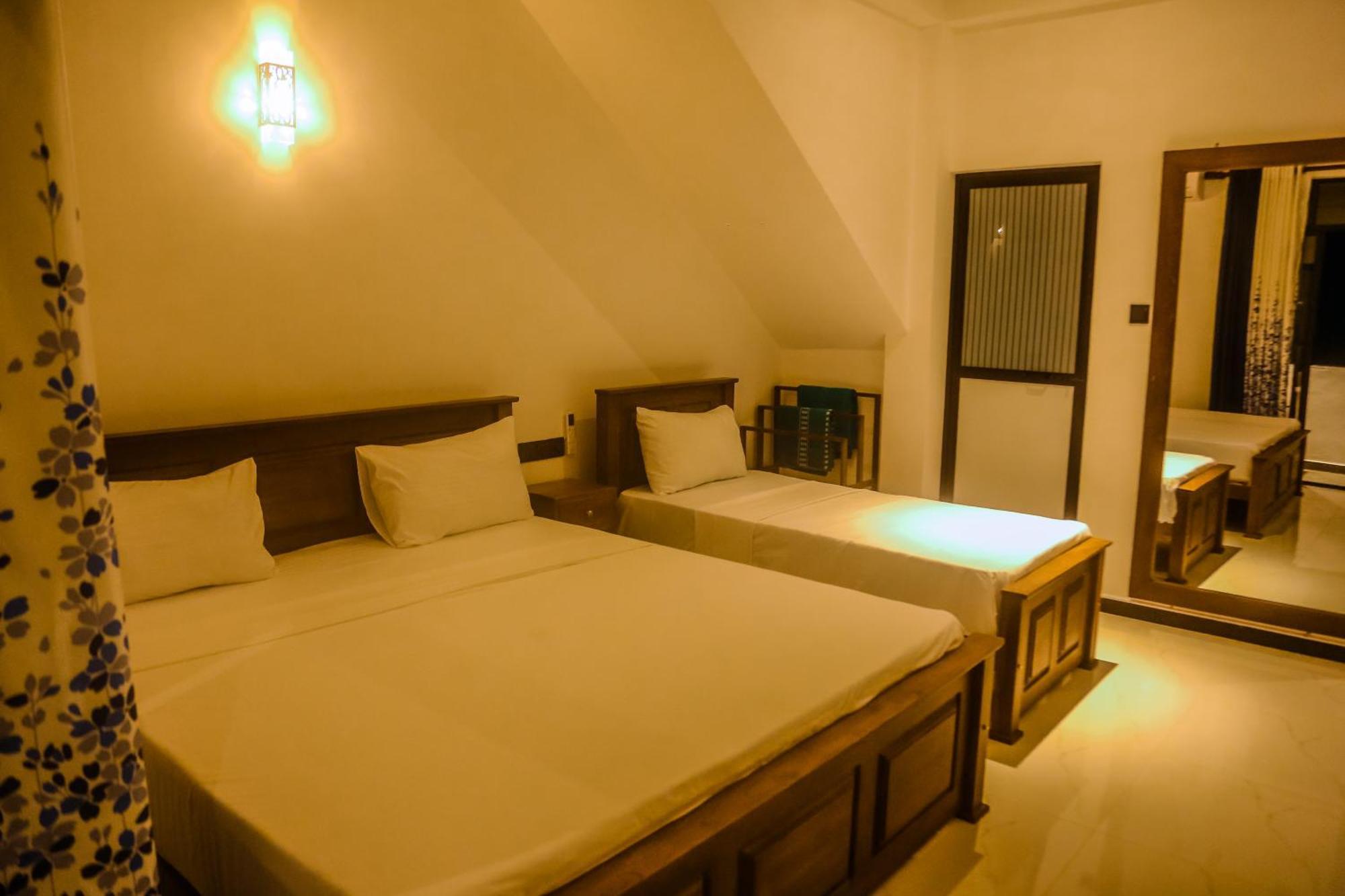 Hotel Mirissa Breeze Esterno foto