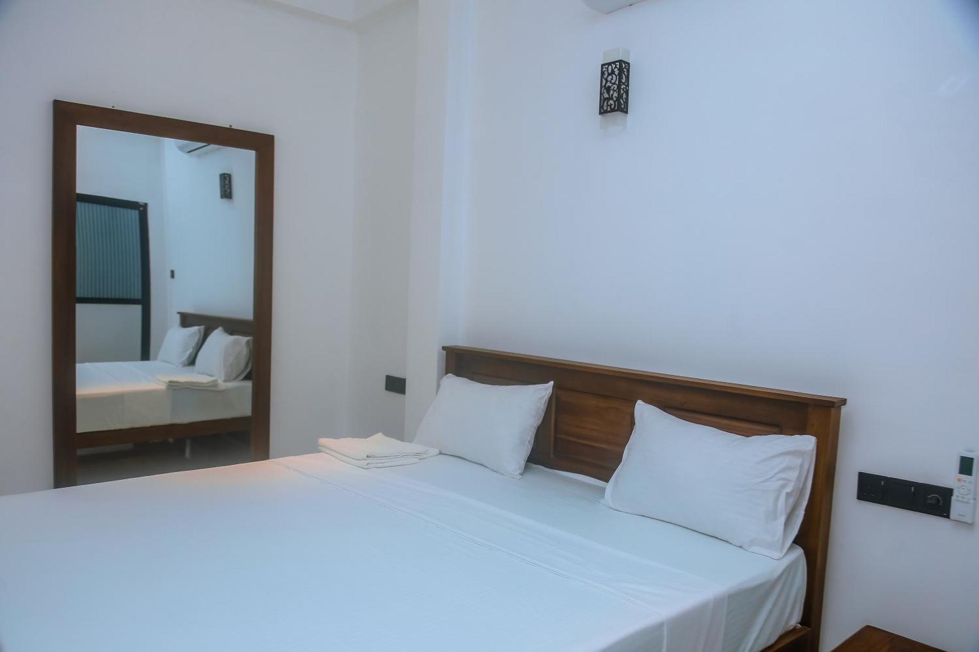 Hotel Mirissa Breeze Esterno foto