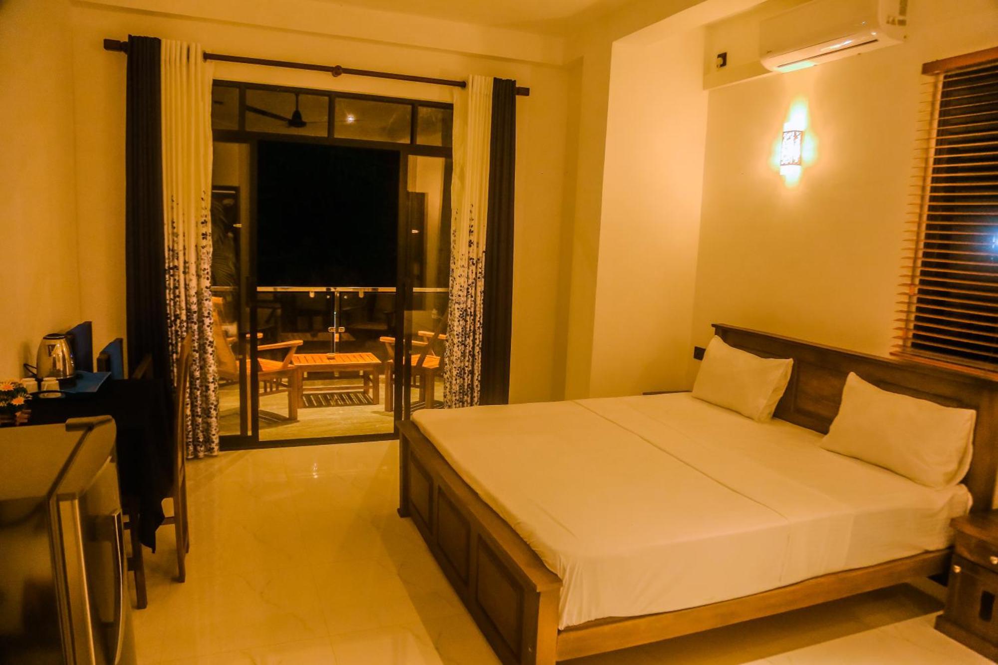 Hotel Mirissa Breeze Esterno foto