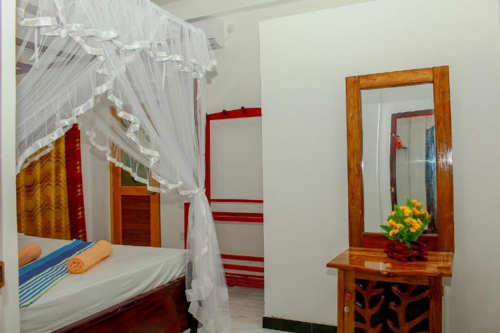 Hotel Mirissa Breeze Esterno foto