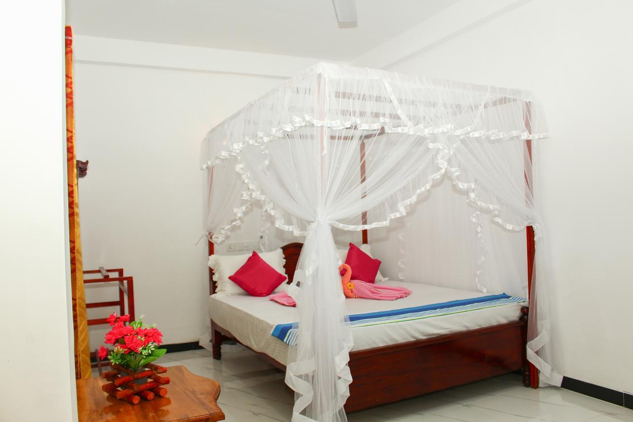 Hotel Mirissa Breeze Esterno foto
