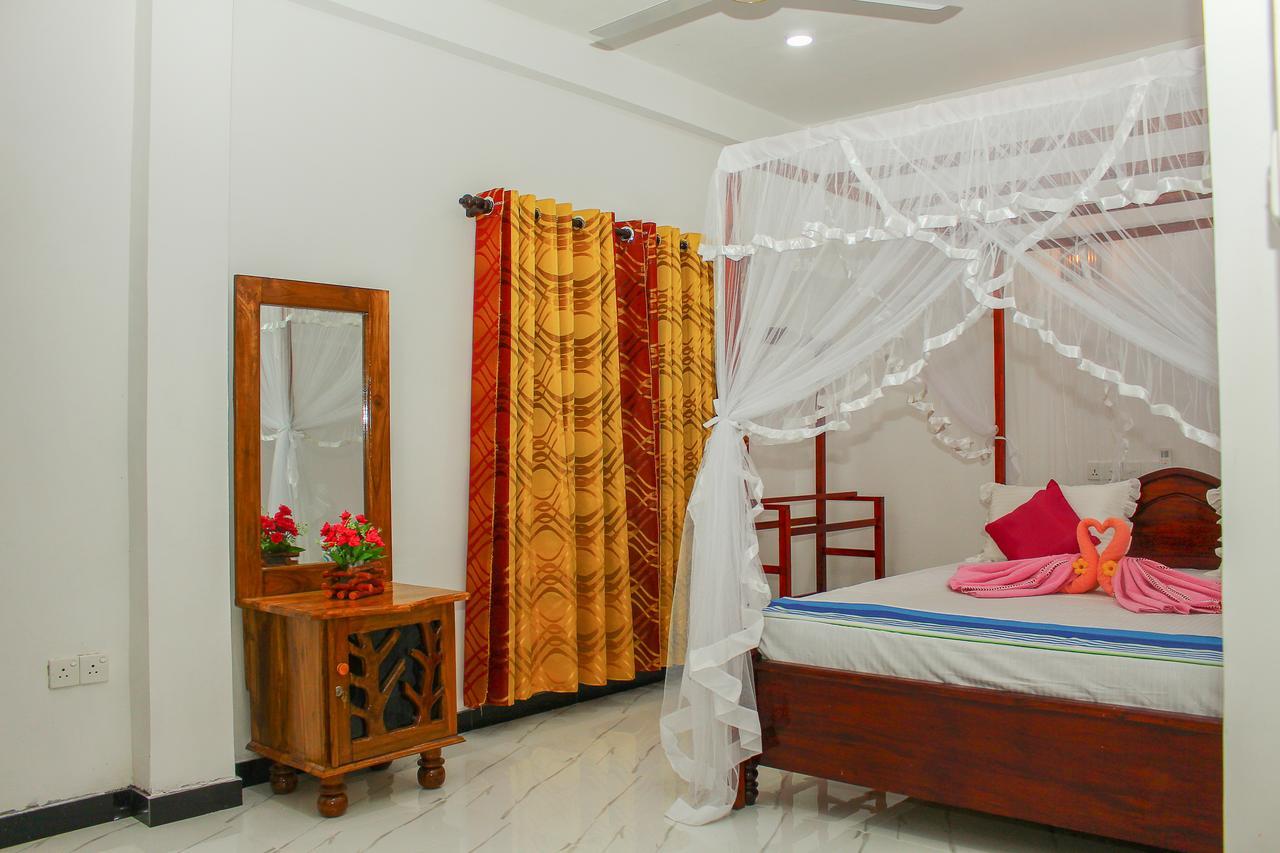 Hotel Mirissa Breeze Esterno foto