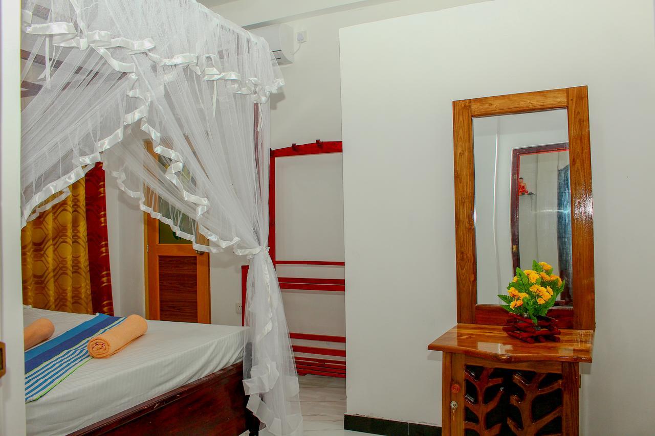 Hotel Mirissa Breeze Esterno foto